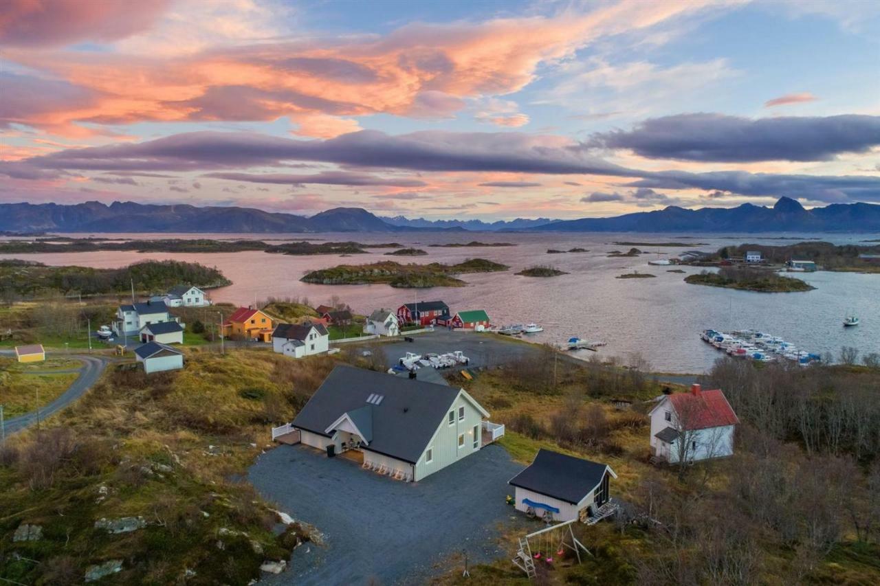 Huset Pa Yttersiden Lägenhet Straumsnes Exteriör bild